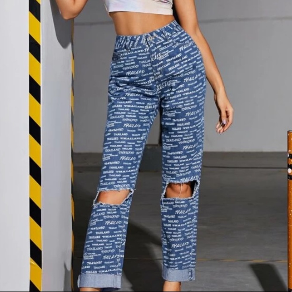 Baggy blue jeans / mom jeans / boyfriend jeans